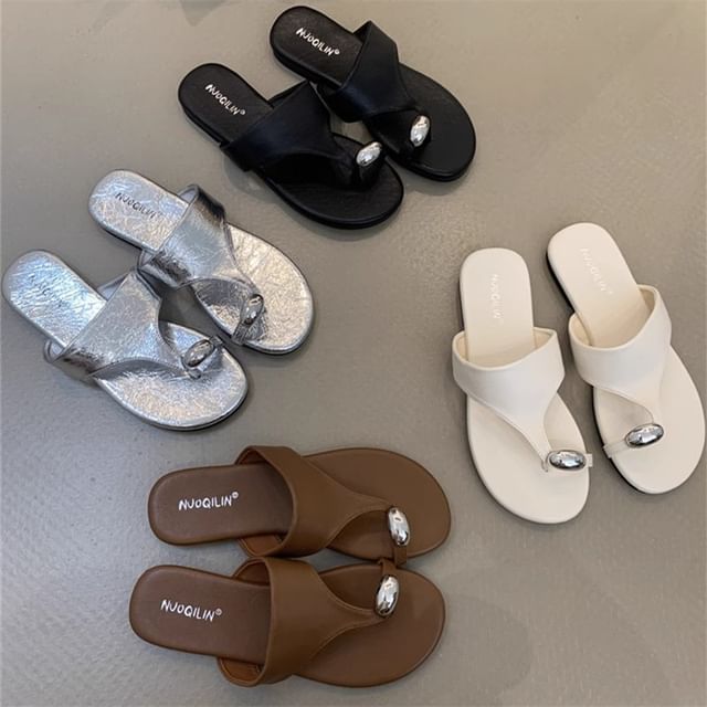 Asterisk-Faux Leather Loop Toe Sandals