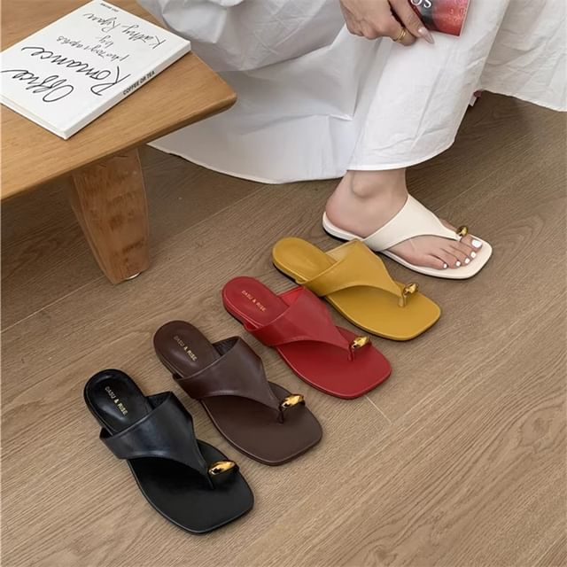 Asterisk-Metal Accent Faux Leather Toe Loop Flat Slide Sandals