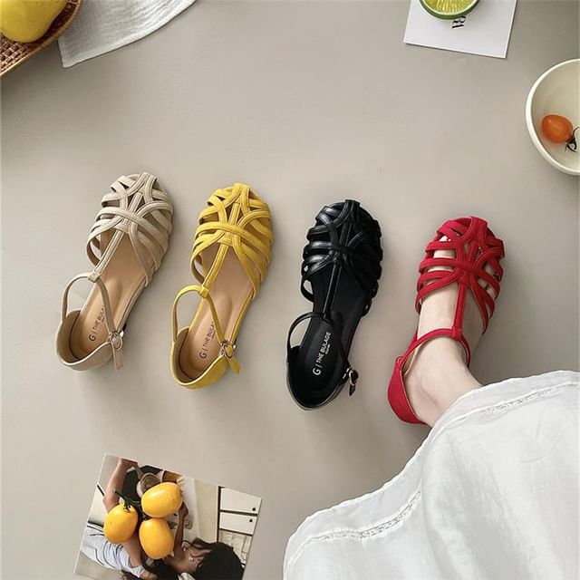 Asterisk-Plain Strappy Sandals