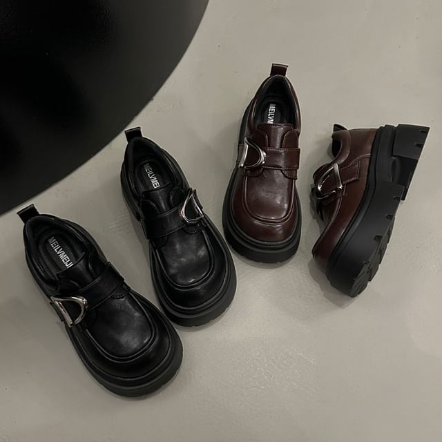 Asterisk-Platform Buckled Shoes