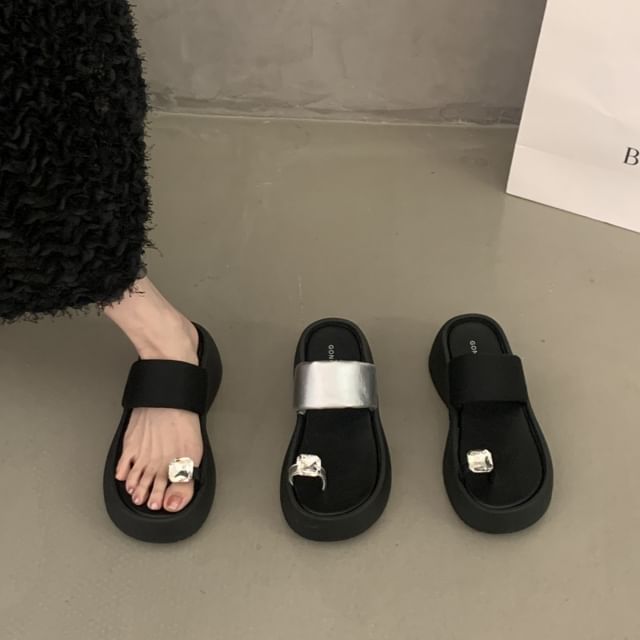 Asterisk-Platform Rhinestone Accent Toe Loop Slide Sandals