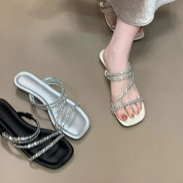 Asterisk-Rhinestone Flat Sandals