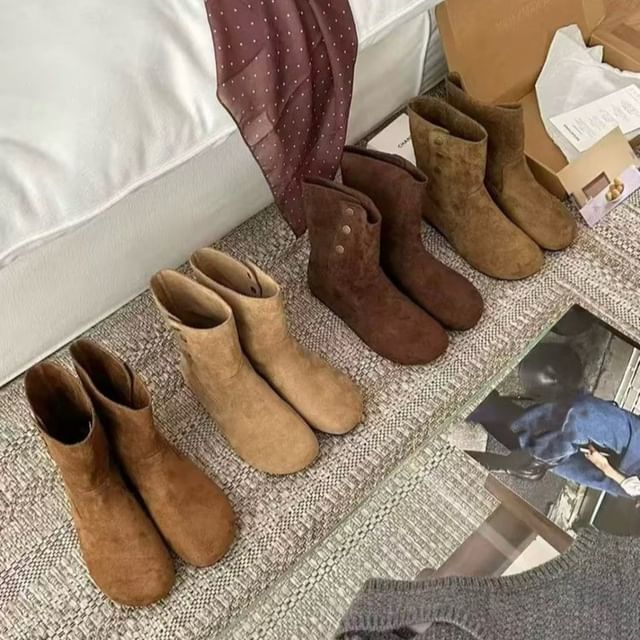 Asterisk-Round Toe Button Short Boots