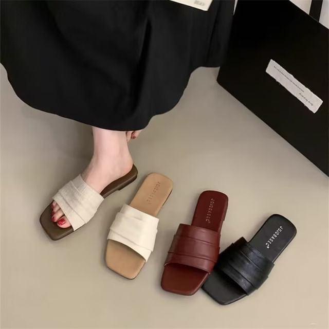 Asterisk-Square Toe Slide Sandals