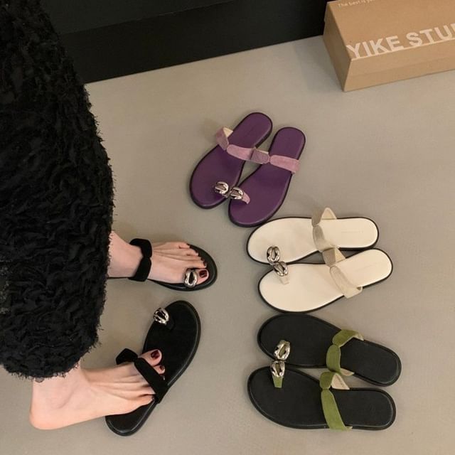 Asterisk-Toe Loop Flat Sandals