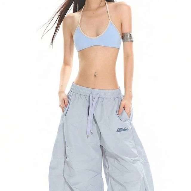 AXEN-Halter Neck Contrast Trim Open Back Crop Top
