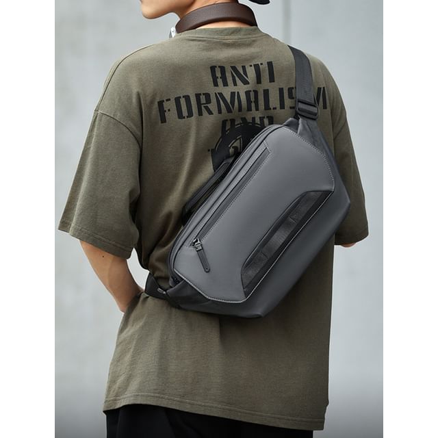 BagBuzz-Plain Fabric Sling Chest Bag