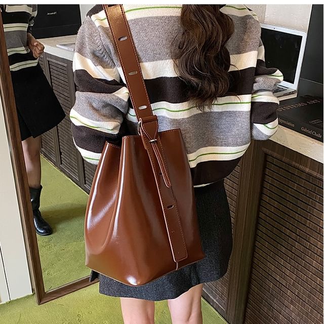 Basaran-Plain Faux Leather Tote Bag With Pouch