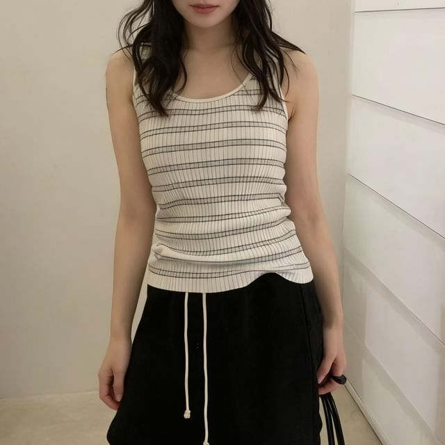 Beaustreet-Scoop Neck Plain Tank Top