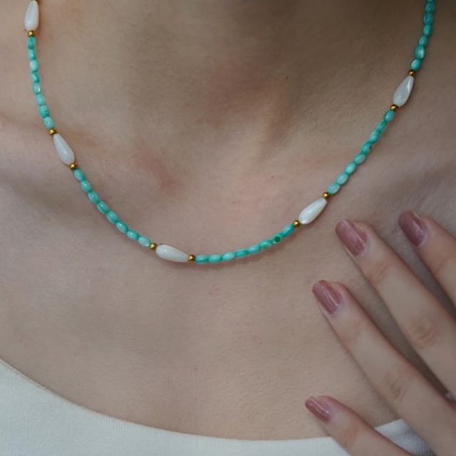 Betsuno-Beaded Station Necklace