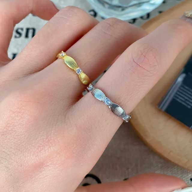 Betsuno-Brush Rhinestone Alloy Open Ring