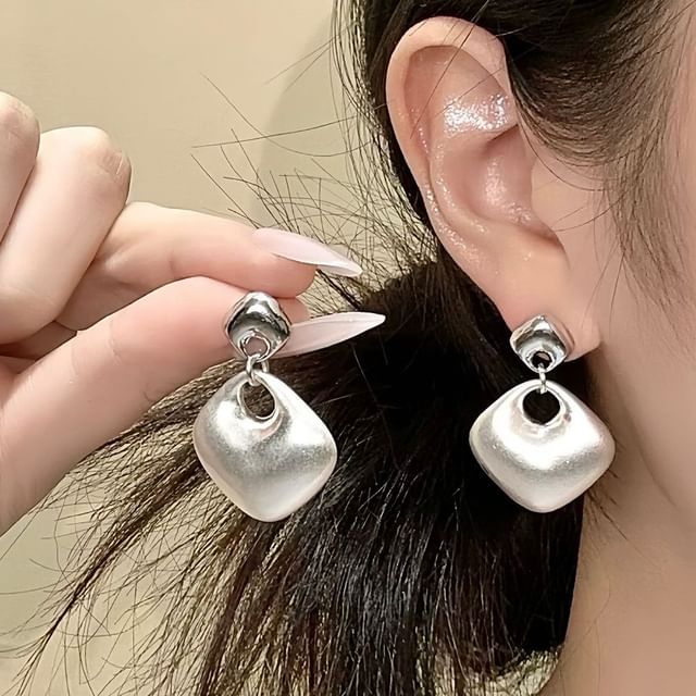 Betsuno-Brush Square Alloy Drop Earring