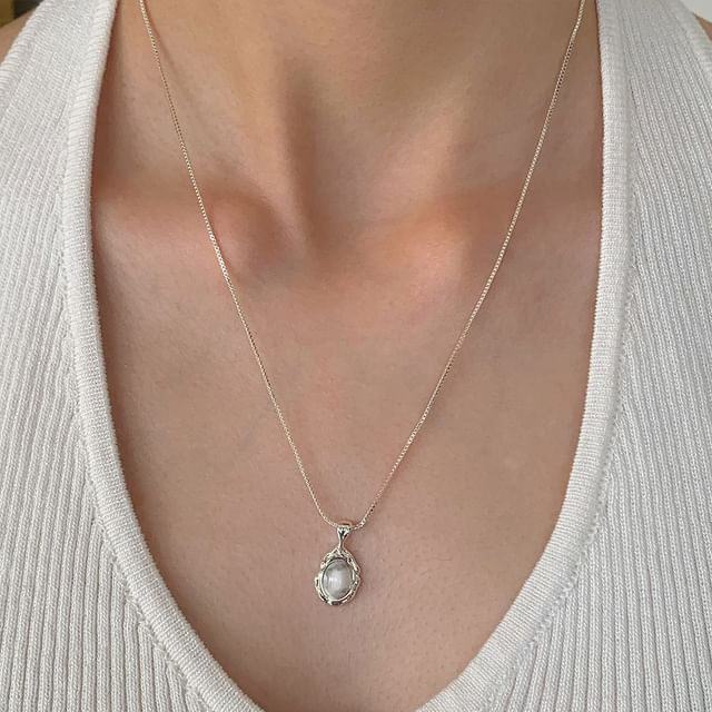 Betsuno-CZ Cameo Necklace