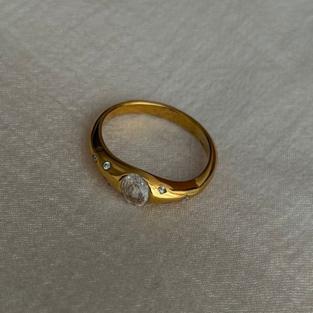 Betsuno-CZ Signet Ring