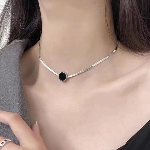 Betsuno-Disc Snakebone Necklace