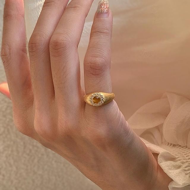 Betsuno-Gemstone Signet Ring