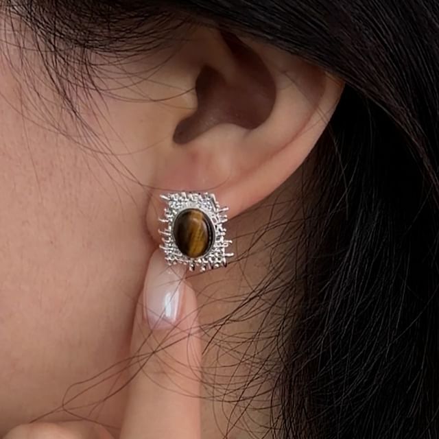 Betsuno-Gemstone Stud Earring