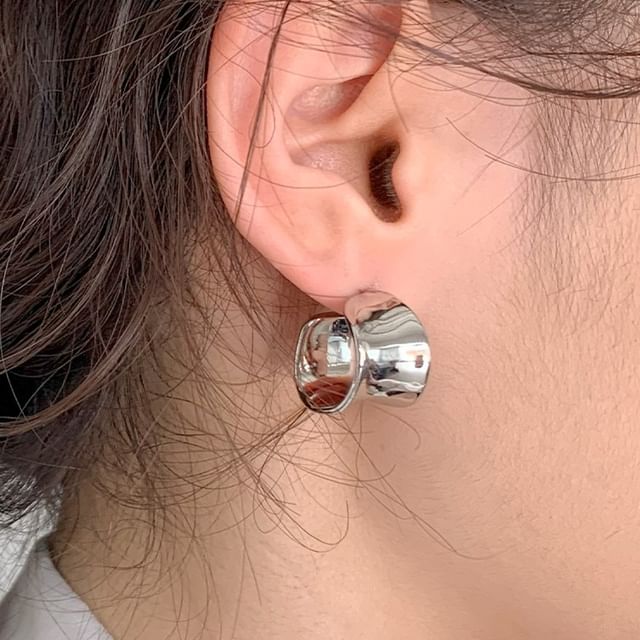 Betsuno-Irregular Polished Alloy Open Hoop Earring