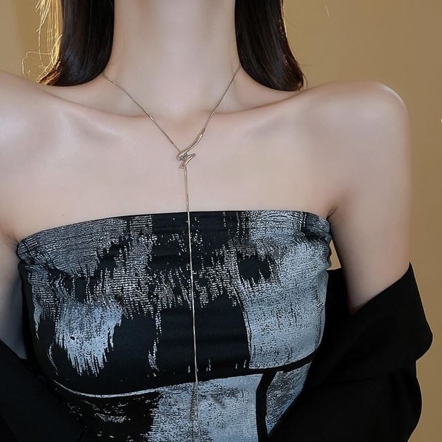 Betsuno-Knot Lariat Necklace