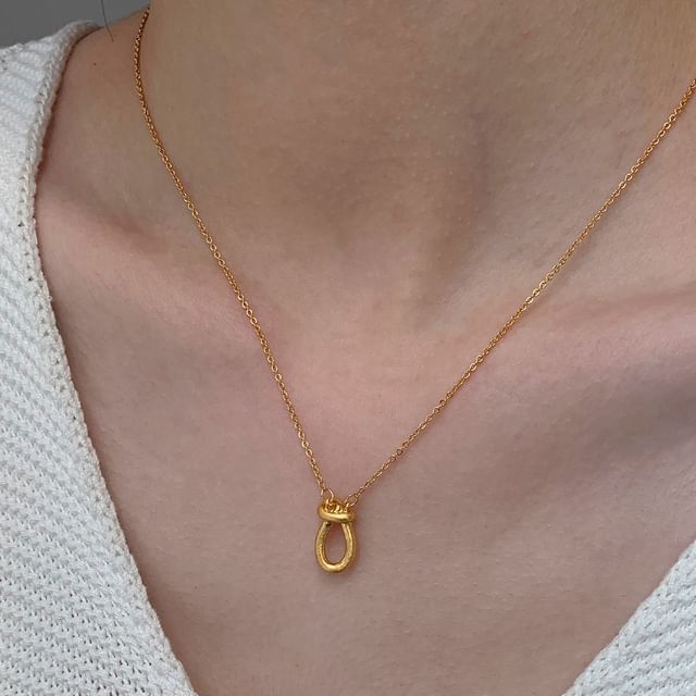 Betsuno-Knot Necklace