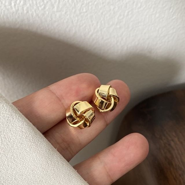 Betsuno-Knot Stud Earring
