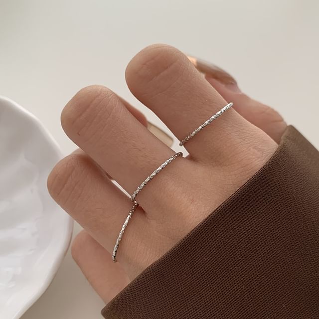 Betsuno-Metal Textured Ring