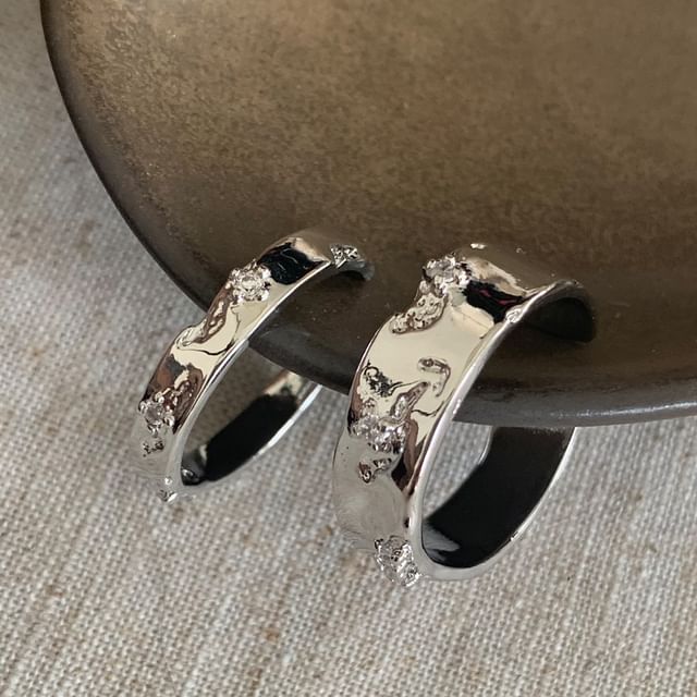 Betsuno-Metal Textured Ring