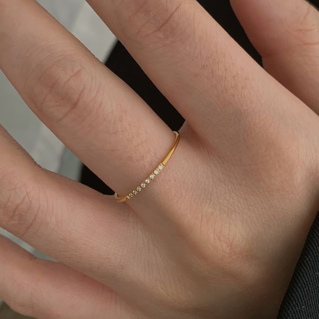 Betsuno-Rhinestone Ring