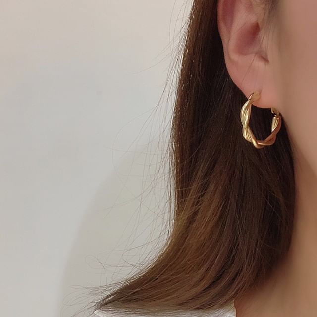 Betsuno-Twisted Hoop Earring
