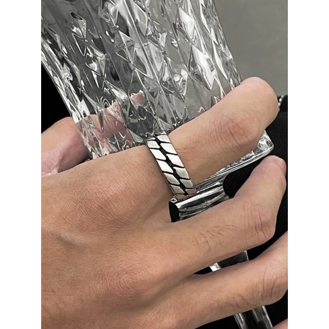 Black Degree-Metal Striped Open Ring