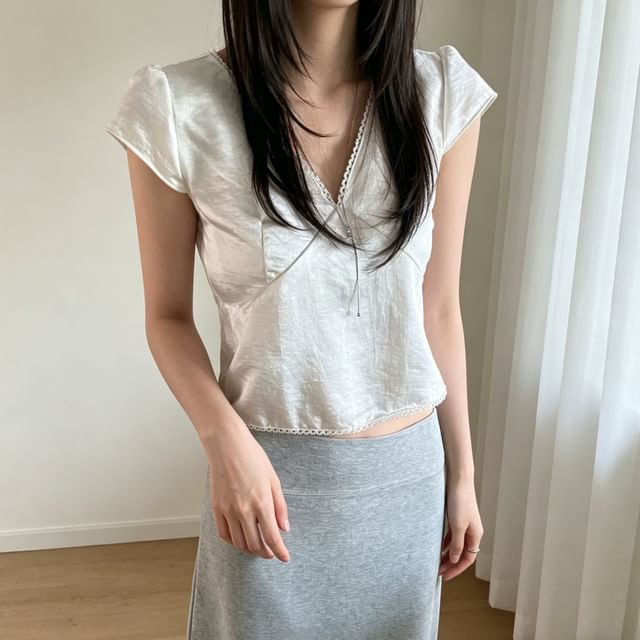 Bolgivy-Cap Sleeve V-Neck Plain Satin Top