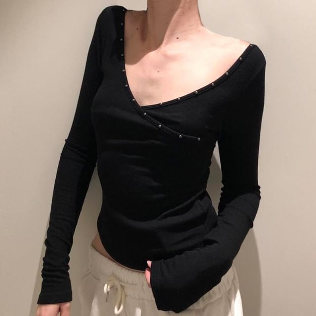BrickBlack-Long Sleeve V-Neck Plain Studded Wrap Top