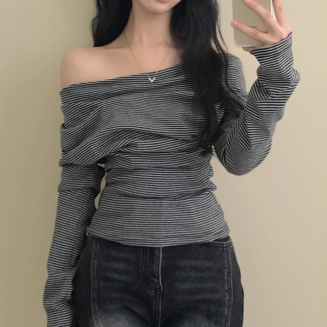 BrickBlack-Off-Shoulder Long-Sleeve Striped Tee