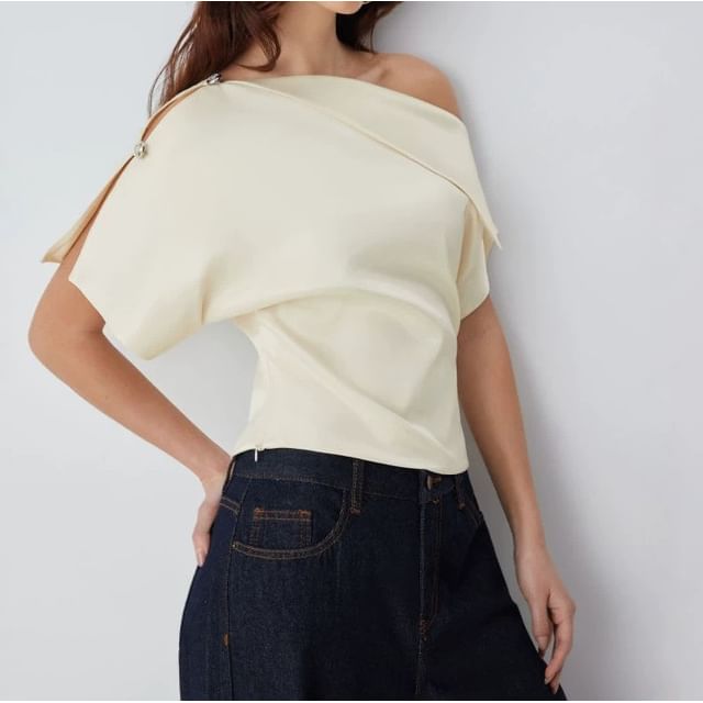 BrickBlack-Short Sleeve Cold Shoulder Plain Slim-Fit Top