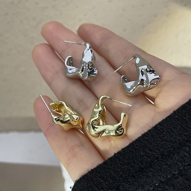 Calafa-Metal Stud Earring