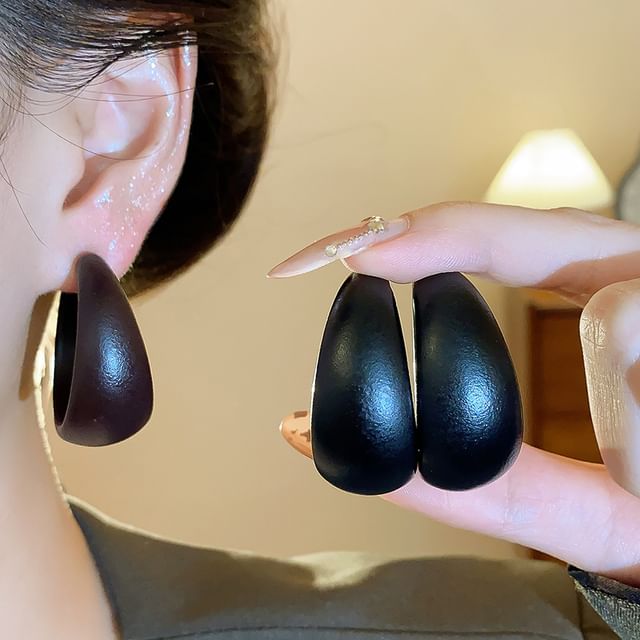 Calafa-Plain C Shape Earring