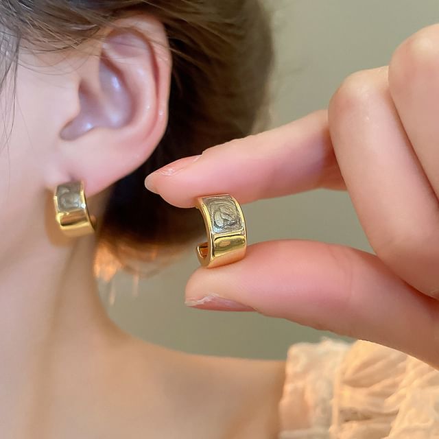 Calafa-Shiny Open Hoop Earring