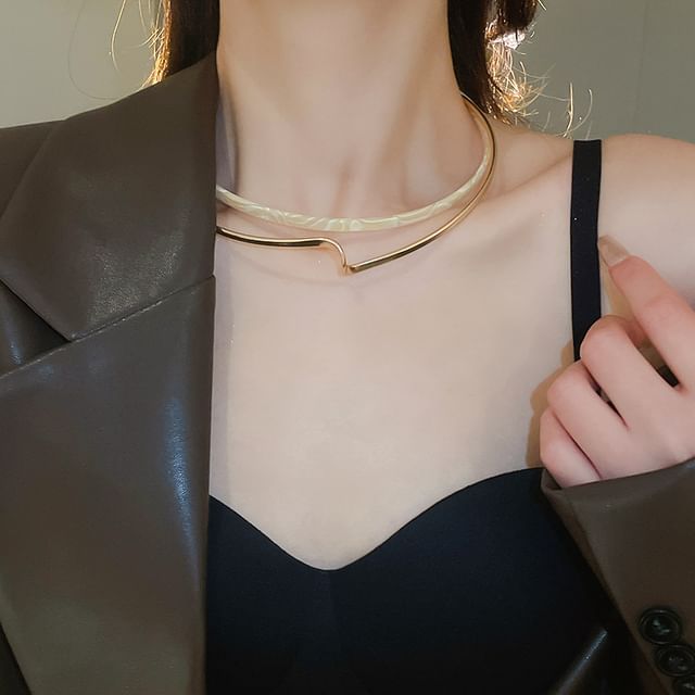 Calafa-Wavy Metal Necklace