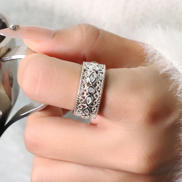 Chimerro-Rhinestone Ring