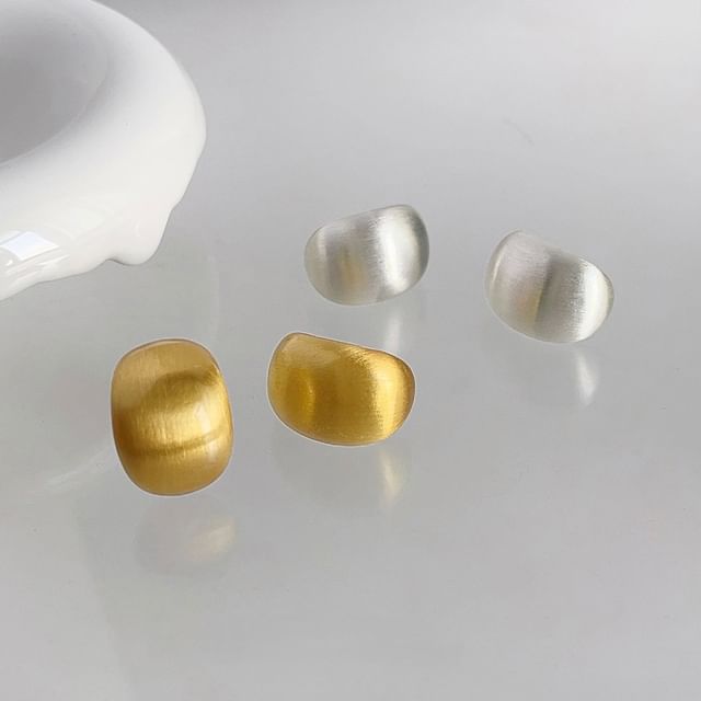 Chimerro-Textured Curved Stud Earring Clip On Earring