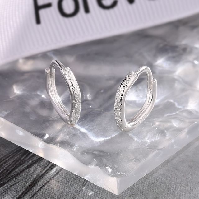 Chimerro-Textured Hoop Earring