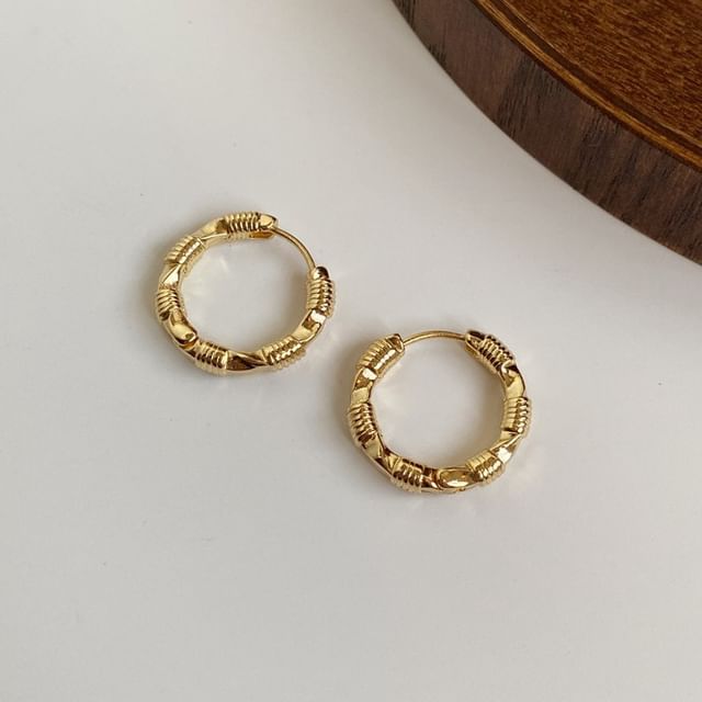 Chimerro-Textured Hoop Earring