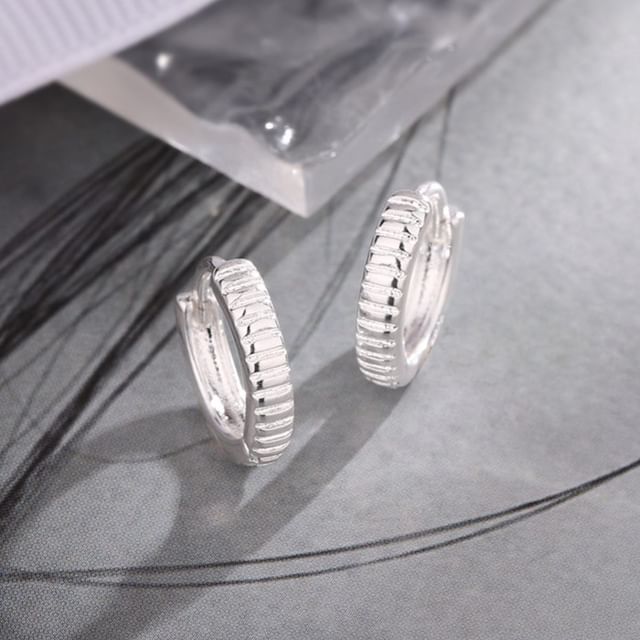 Chimerro-Textured Hoop Earring