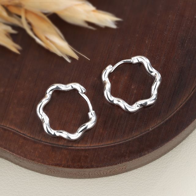 Chimerro-Wavy Leverback Earring