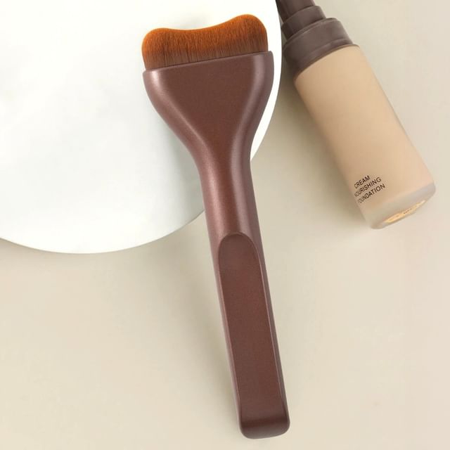 Choyu-Curved Foundation Brush