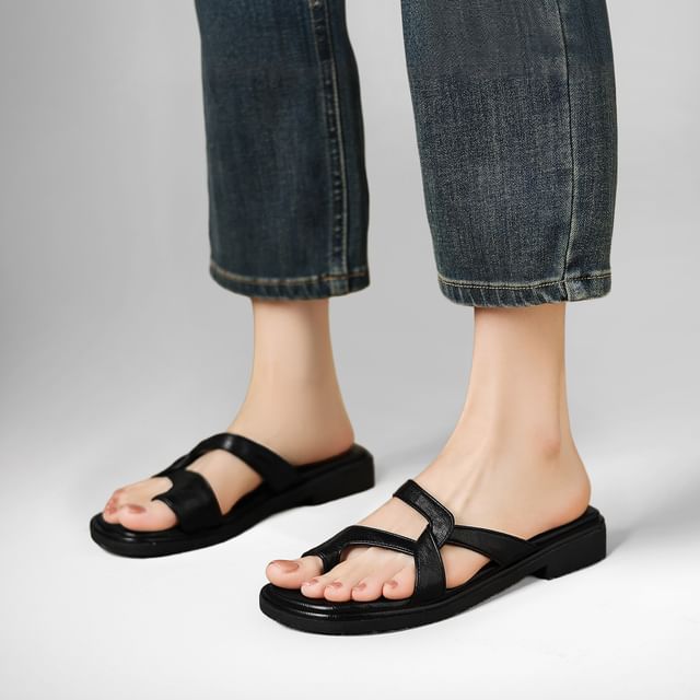 Cinnabelle-Toe-Loop Slide Sandals
