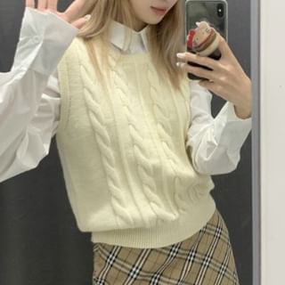 Closette-Round Neck Cable Knit Sweater Vest