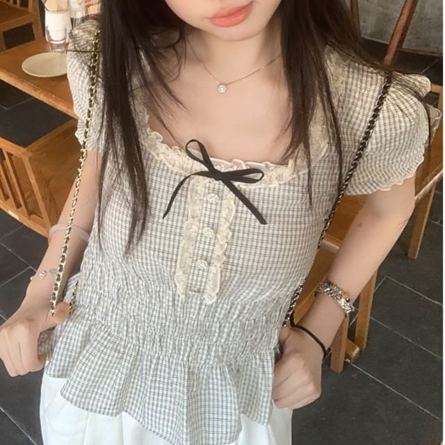 Closette-Short-Sleeve Square Neck Plaid Flowy Top