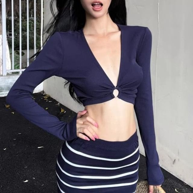 Cloud Nine-Long Sleeve V-Neck Plain Crop Top