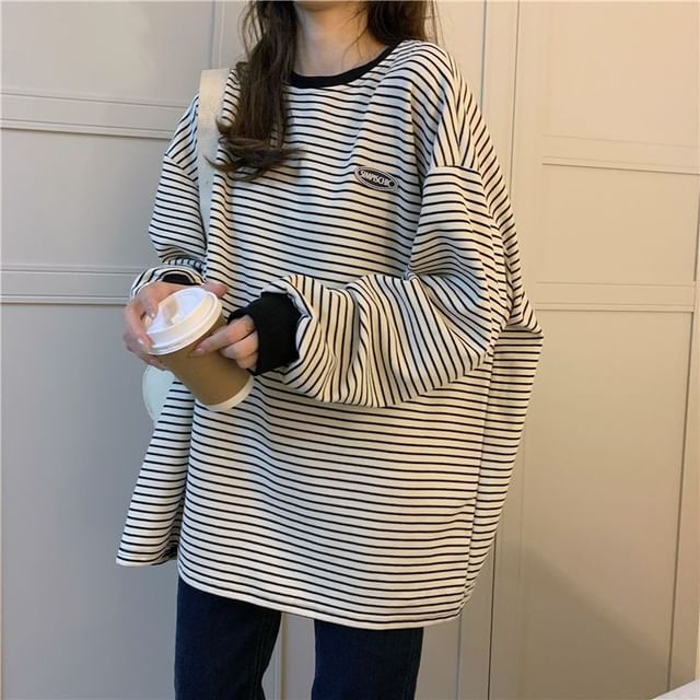 Cloud Nine-Round Neck Striped Oversized Sweatshirt